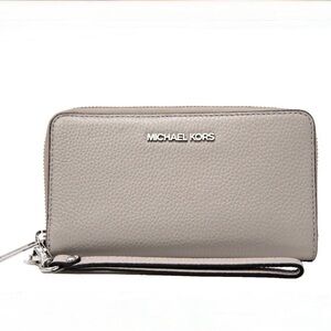 MICHAEL KORS, Jet Set Travel Grey Pebbled Leather Smartphone Zip Around Wristlet